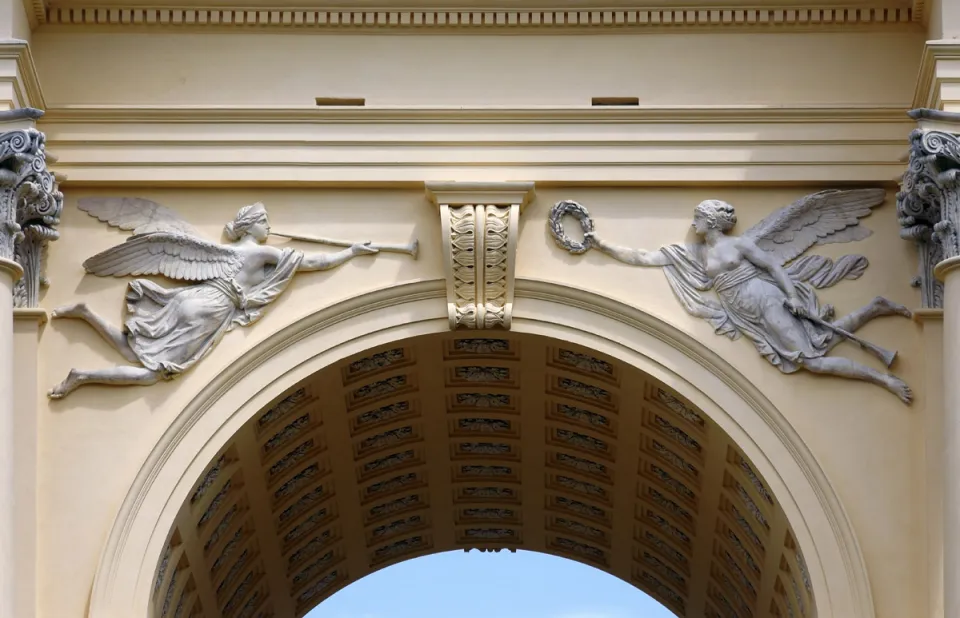 Dianatempel (Rendezvous), Detail mit Engelreliefs