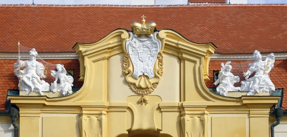 Schloss Feldsberg, Detail des östlichen Tors des Ehrenhofs