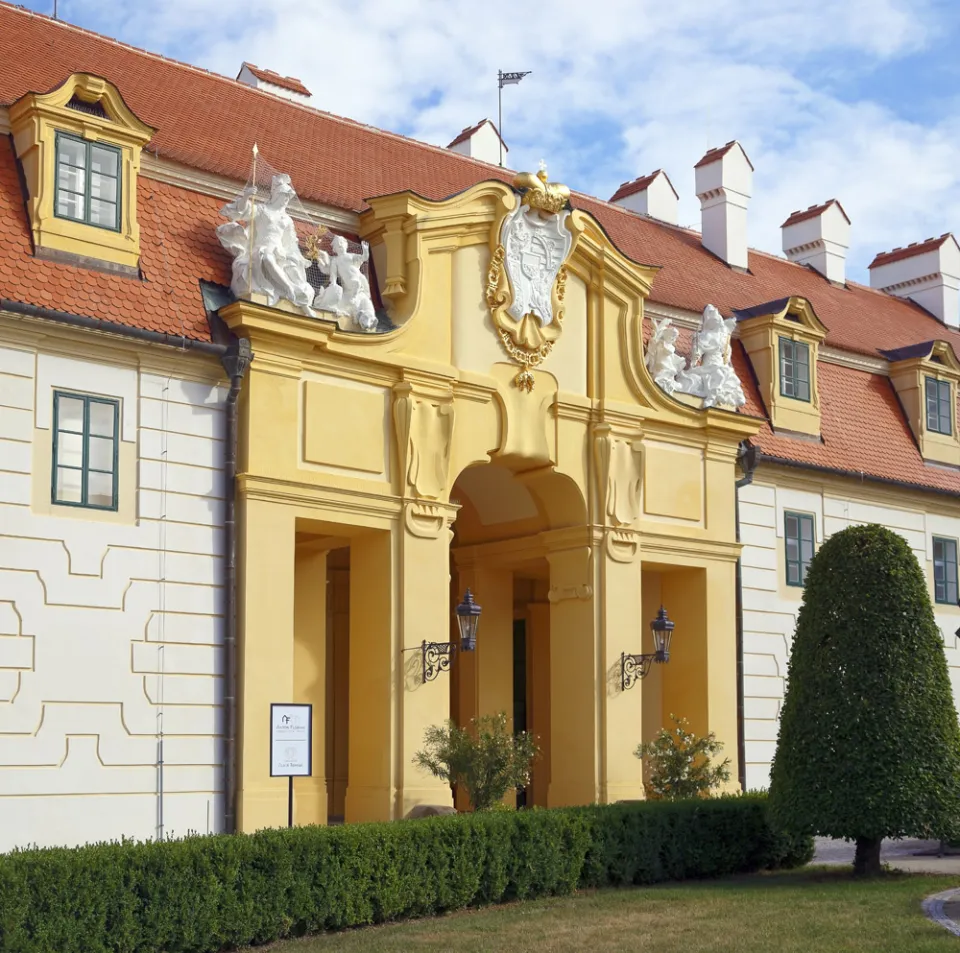 Schloss Feldsberg, östliches Tor des Ehrenhofs