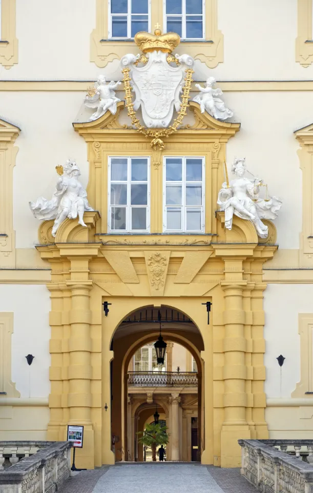 Schloss Feldsberg, Haupttor