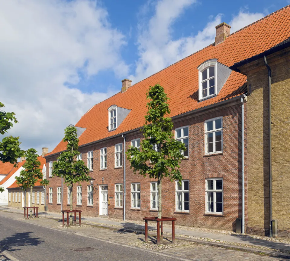 Knabenschule der Herrnhuter Brüdergemeine, Hauptgebäude (Lindegade Nr. 15), Südostansicht