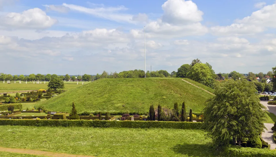 nördlicher Grabhügel von Jelling, Westansicht