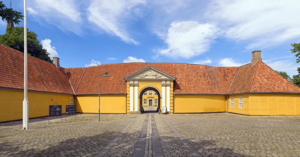 Königliches Palais von Roskilde, Torgebäude