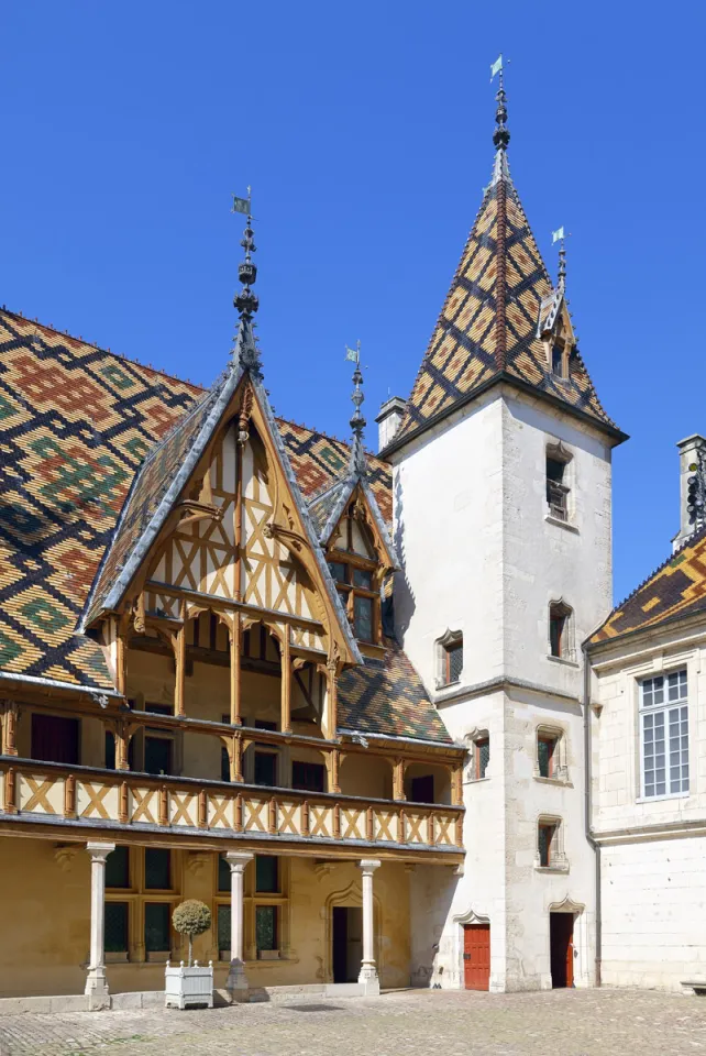 Beauner Hospizien, Ehrenhof, nordöstliche Ecke