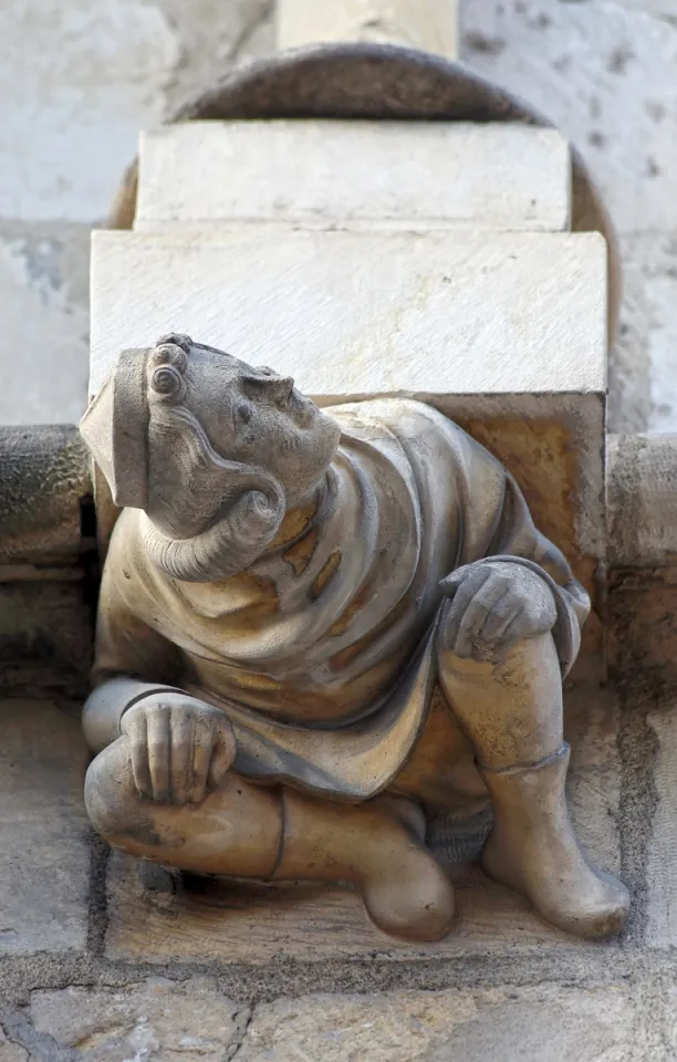 Hôtel Aubriot, Skulptur der Fassade