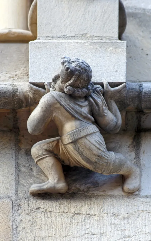 Hôtel Aubriot, Skulptur der Fassade