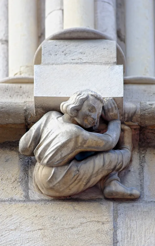 Hôtel Aubriot, Skulptur der Fassade