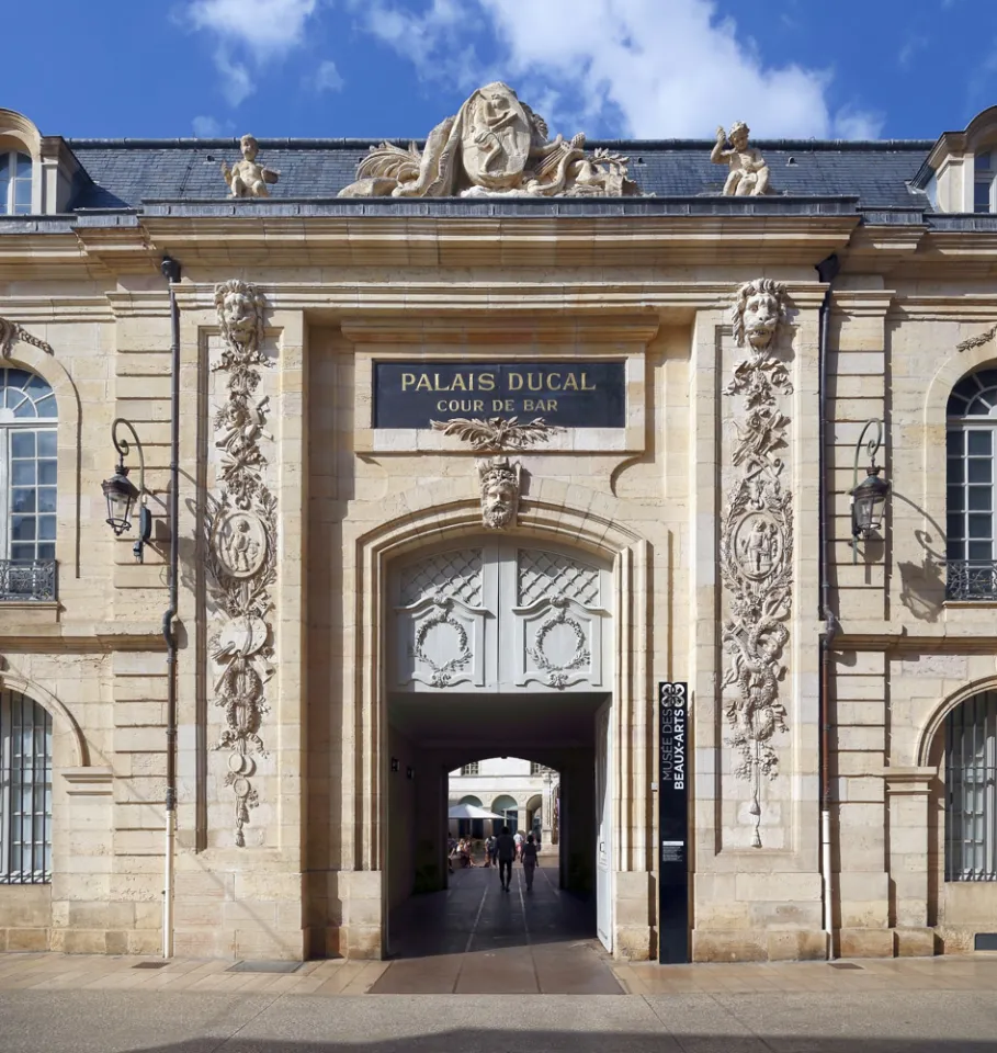 Palast der Herzöge von Burgund, Portal zum Bar-Hof