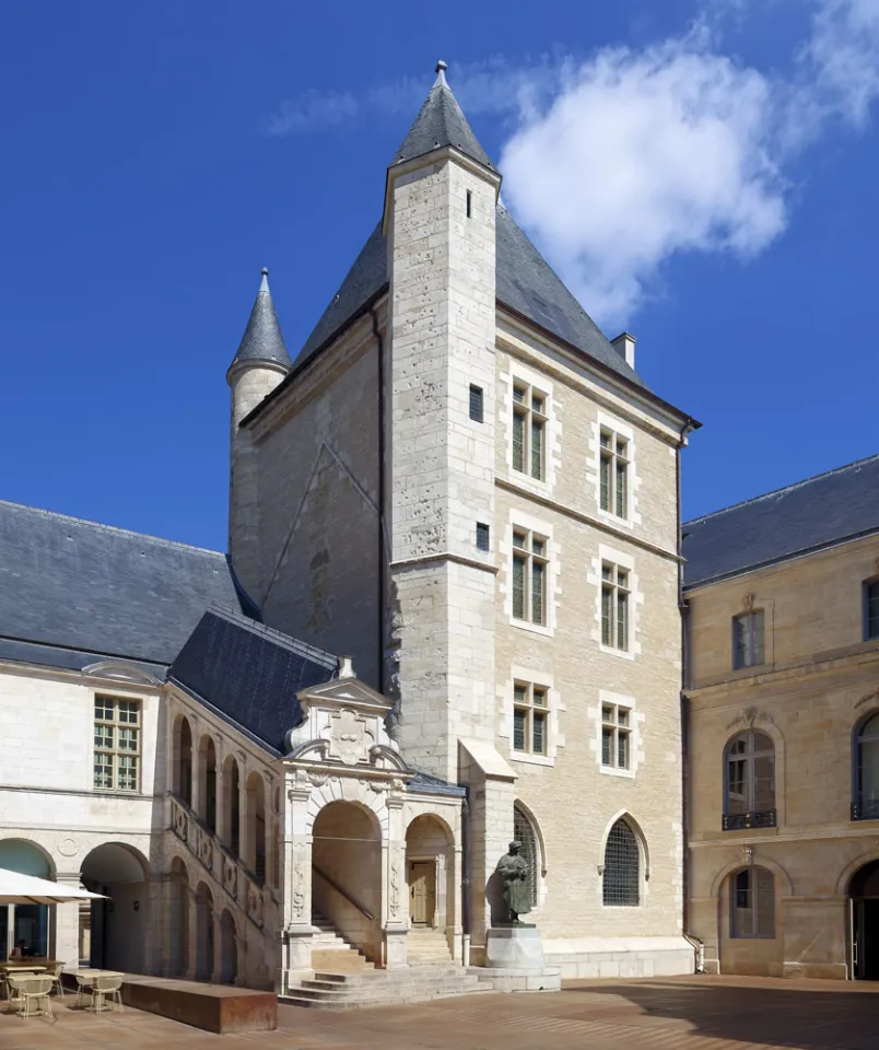 Palast der Herzöge von Burgund, Turm der Bar