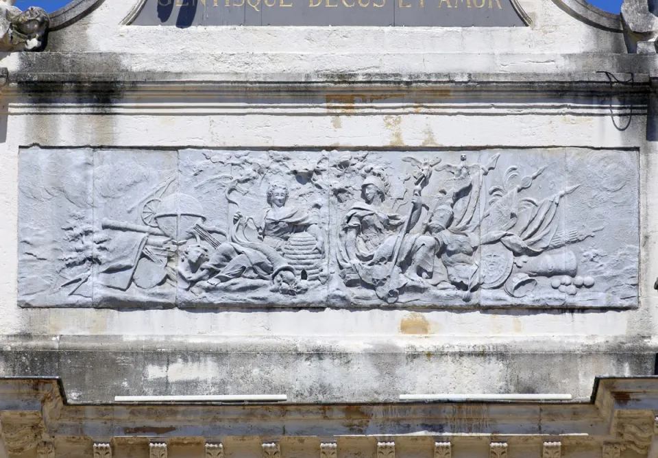 Place Stanislas, Here-Triumphbogen (Arc Héré), mittleres Relief