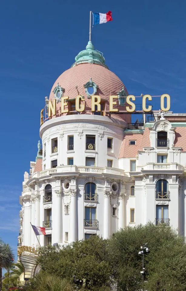 Hotel Negresco, Eckturm (Ostansicht)