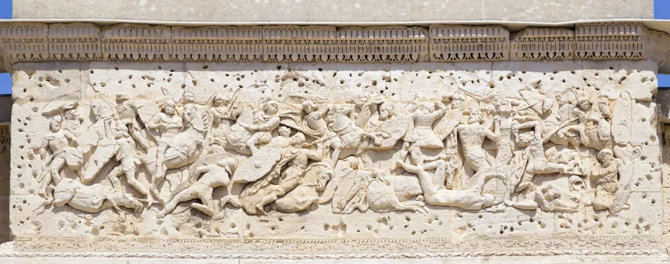 Triumphbogen von Orange, Relief der Attika auf der Südseite