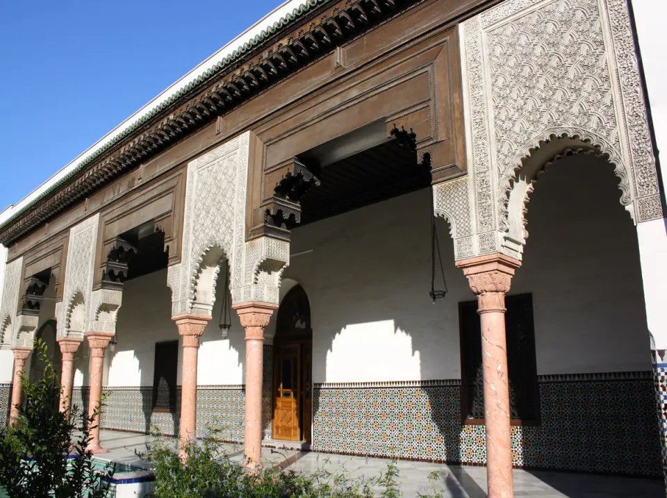 Große Pariser Moschee, Garten, Bögen und Architrave