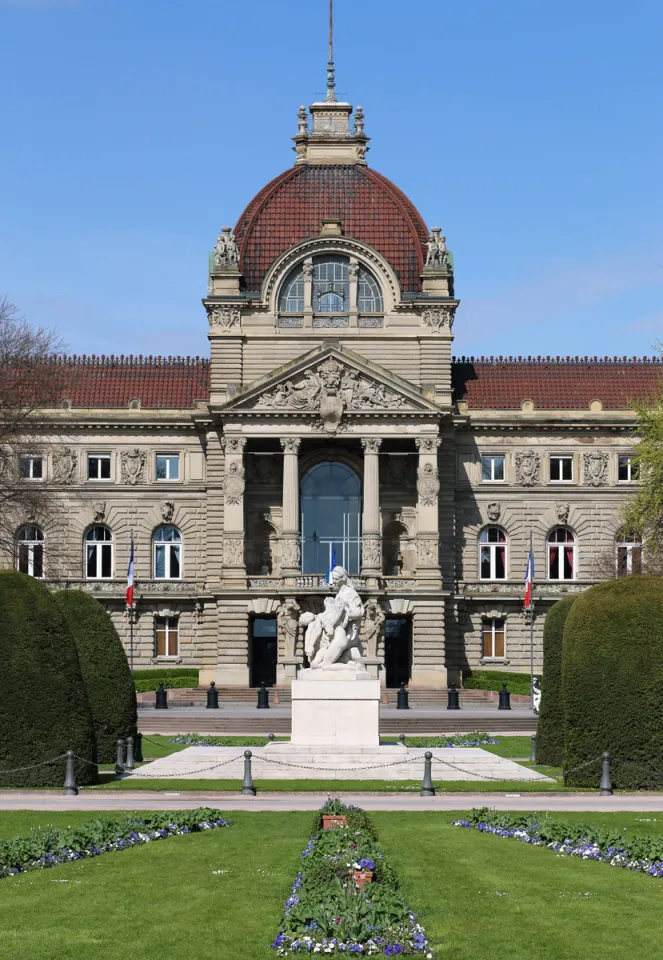 Platz der Republik, Rheinpalast