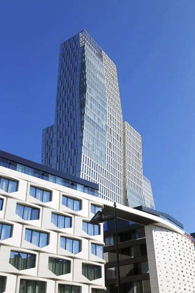 Nextower, Residence Inn im Vordergrund