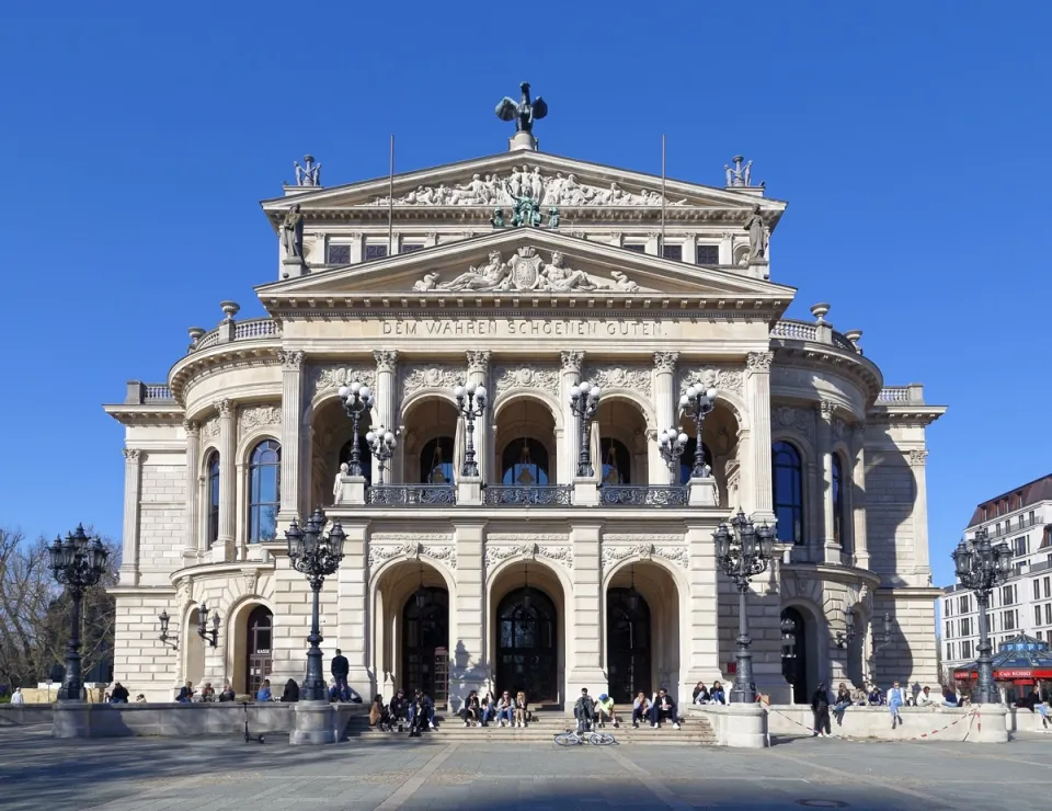 Alte Oper, Risalit der Hauptfassade