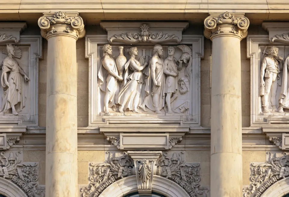 Niedersächsisches Landesmuseum Hannover, Detail der Fassade mit Relief