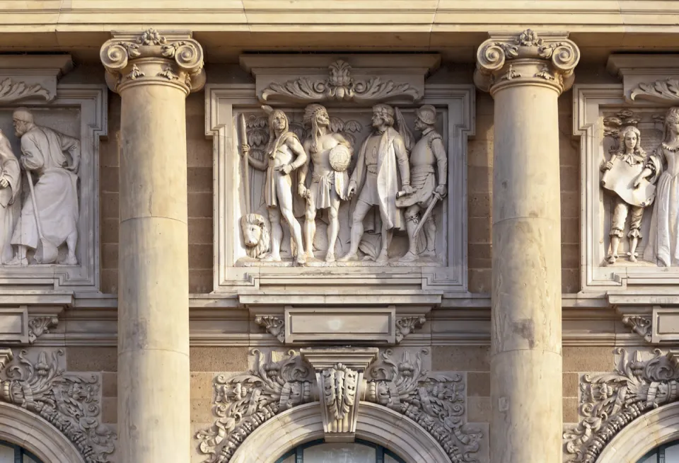 Niedersächsisches Landesmuseum Hannover, Detail der Fassade mit Relief