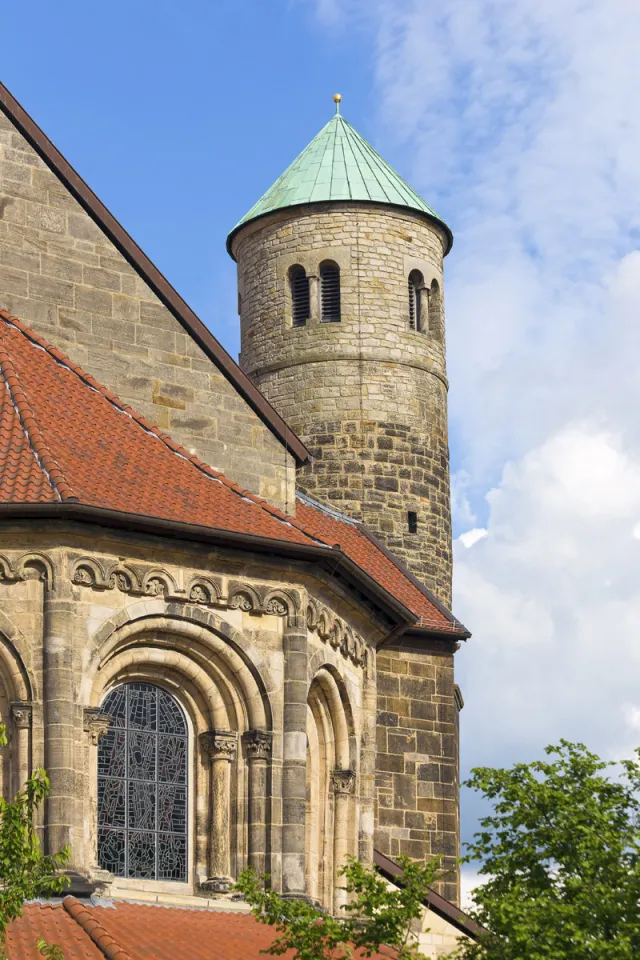 Michaeliskirche, Detail des Westchors und des Südwestturms