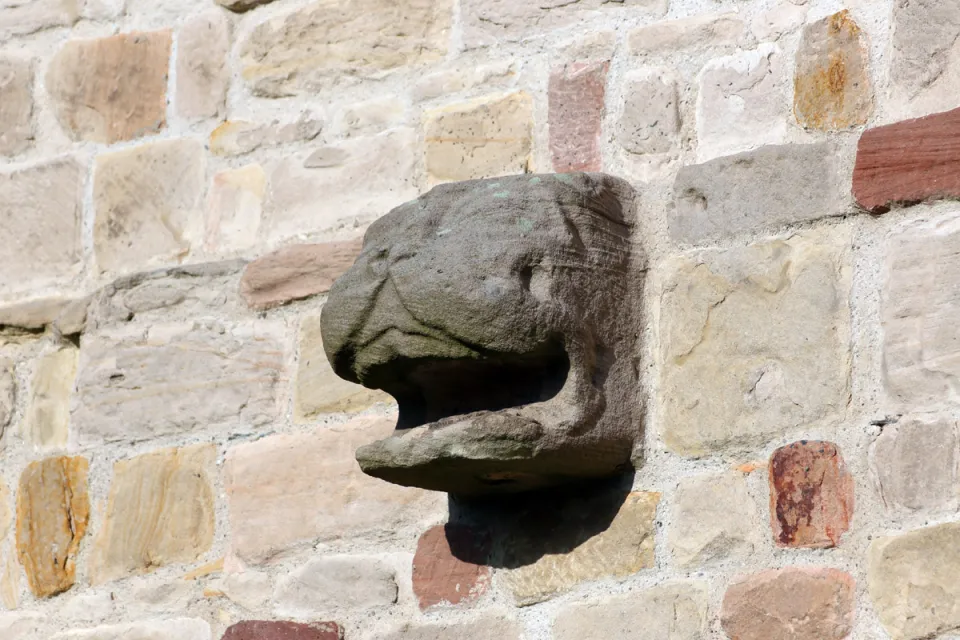 Kloster Lorsch, Kirchenfragment, Löwen-Skulptur der Fassade