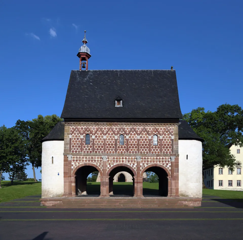 Kloster Lorsch, Torhalle (Königshalle), Nordwestansicht