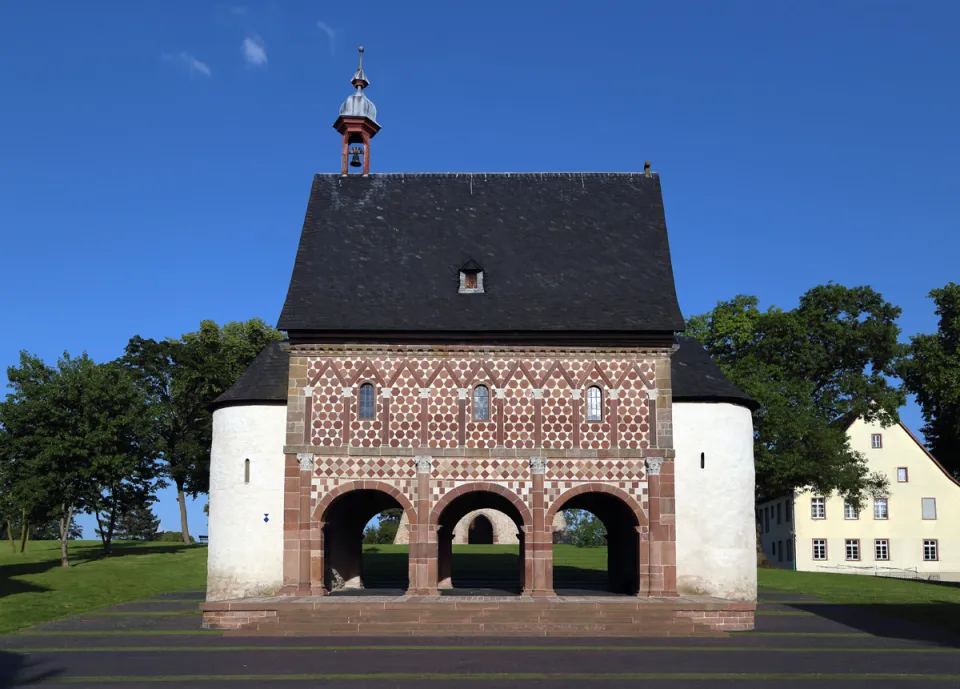 Kloster Lorsch, Torhalle (Königshalle), Nordwestansicht