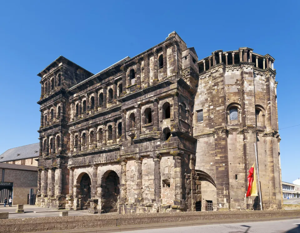 Porta Nigra, Südostansicht