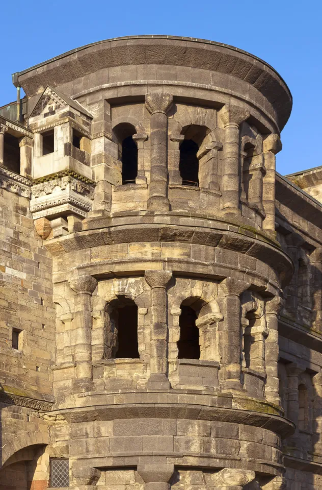 Porta Nigra, Detail der nördlichen Fassade