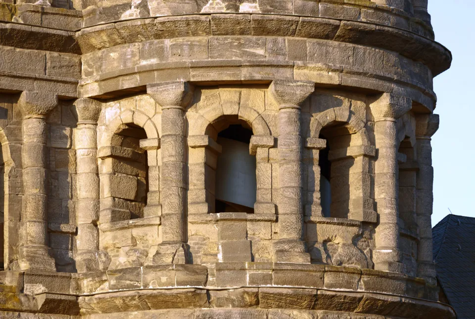 Porta Nigra, Detail der nördlichen Fassade