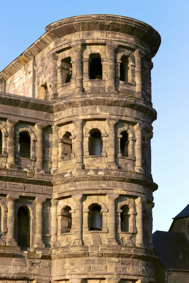 Porta Nigra, Detail der Fassade der Feldseite