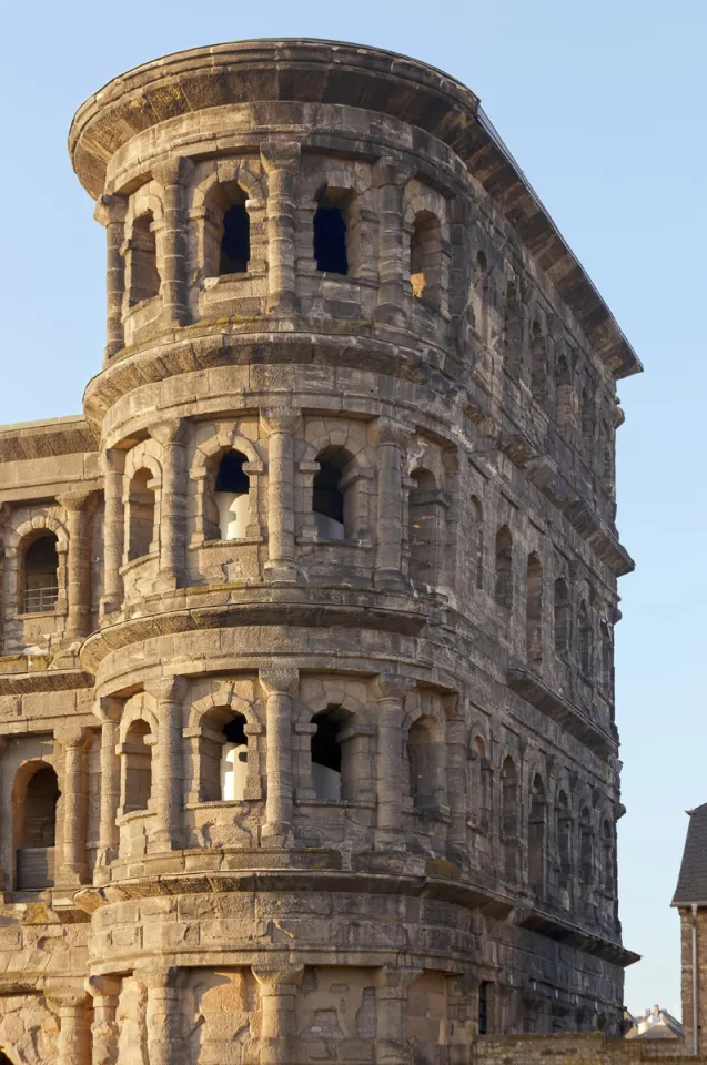 Porta Nigra, Detail der Fassade der Feldseite