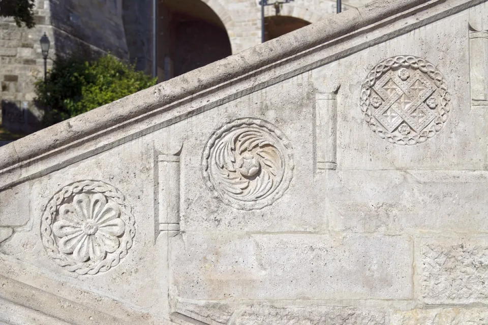 Fischerbastei, Frigyes-Schulek-Treppe, Detail Steinmetzarbeit