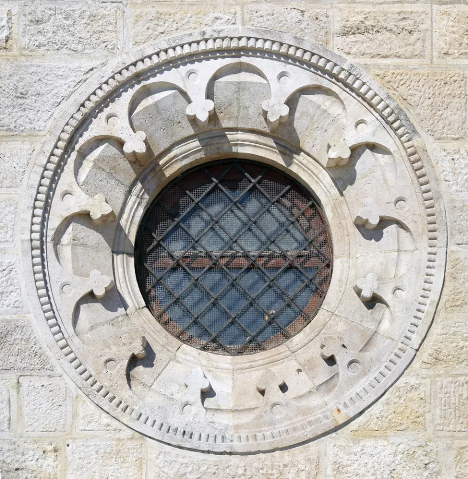 Fischerbastei, Frigyes-Schulek-Treppe, Fenster