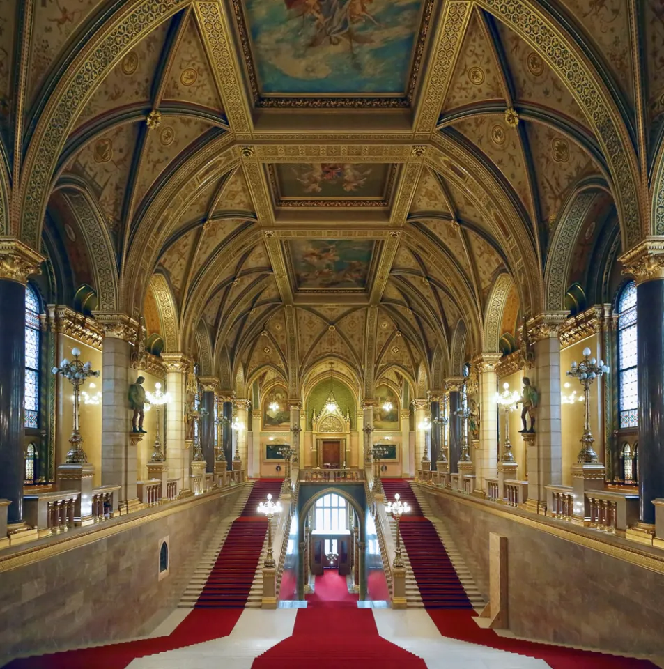 Ungarisches Parlamentsgebäude, Großes Treppenhaus
