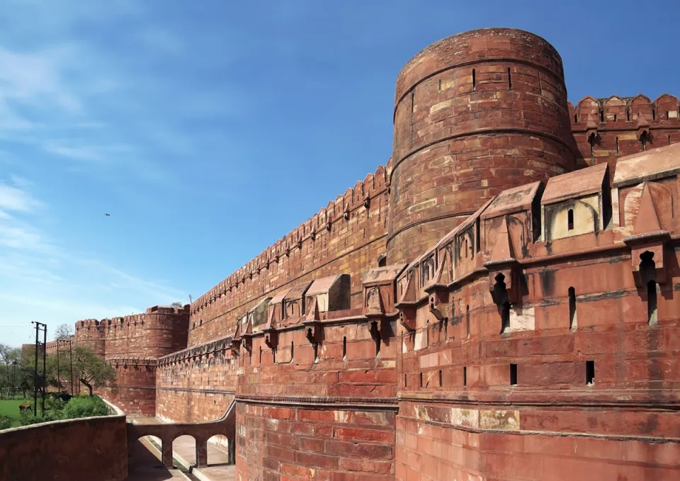 Agra Fort, Mauern