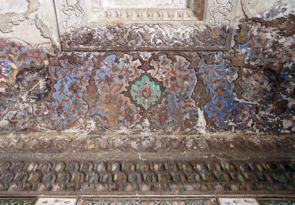Grabmal des Itimad-ud-Daula, Mausoleum, bemaltes Stuckornament der Decke