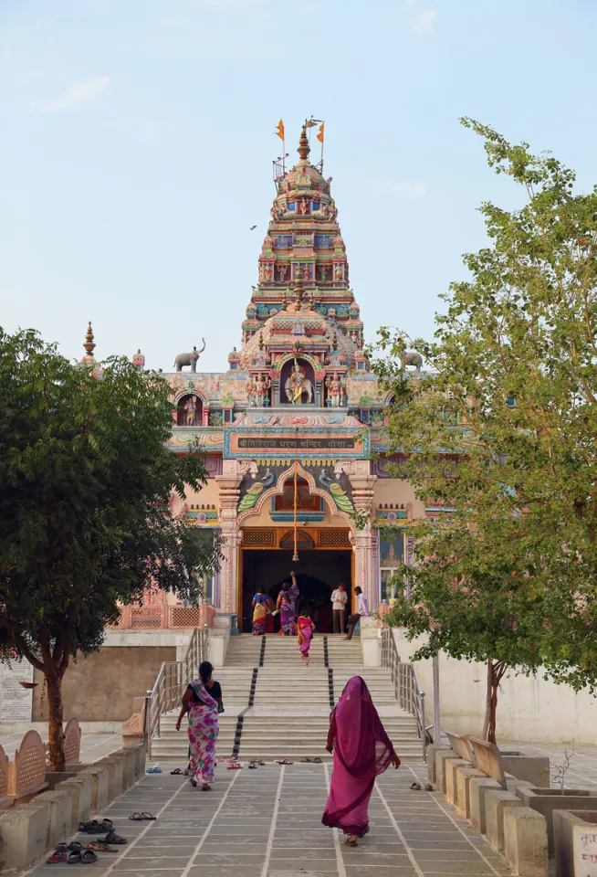 Giriraj Dharan Mandir