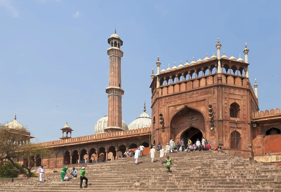 Jama Masjid von Delhi, südliches Tor und Minarett