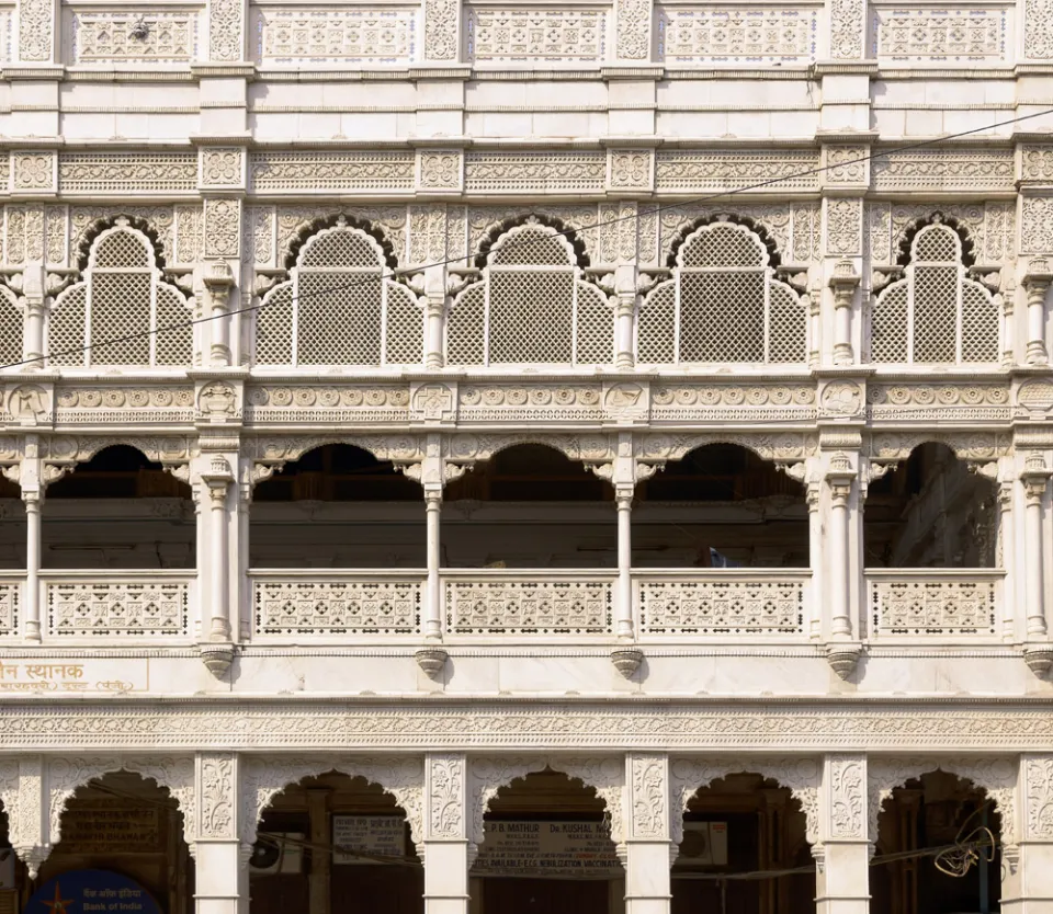 Mahavira Bhawan, Detail der Fassade