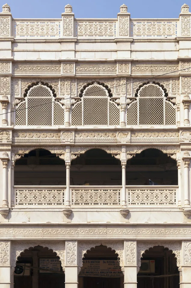 Mahavira Bhawan, Detail der Fassade
