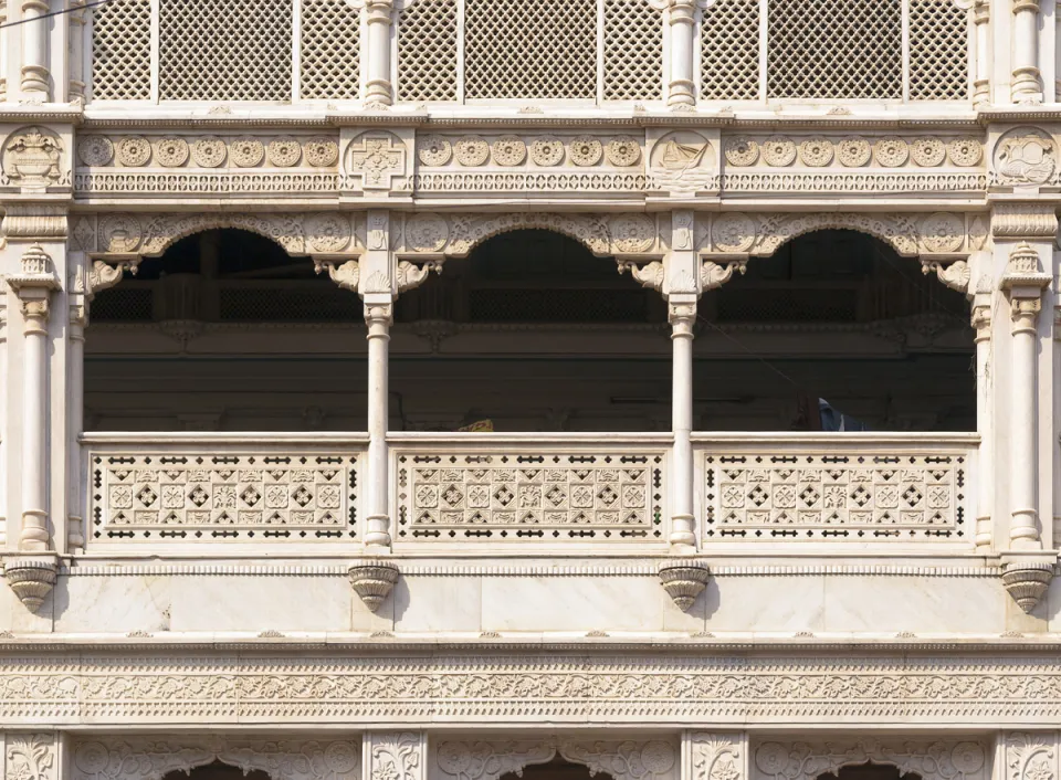 Mahavira Bhawan, Detail der Fassade