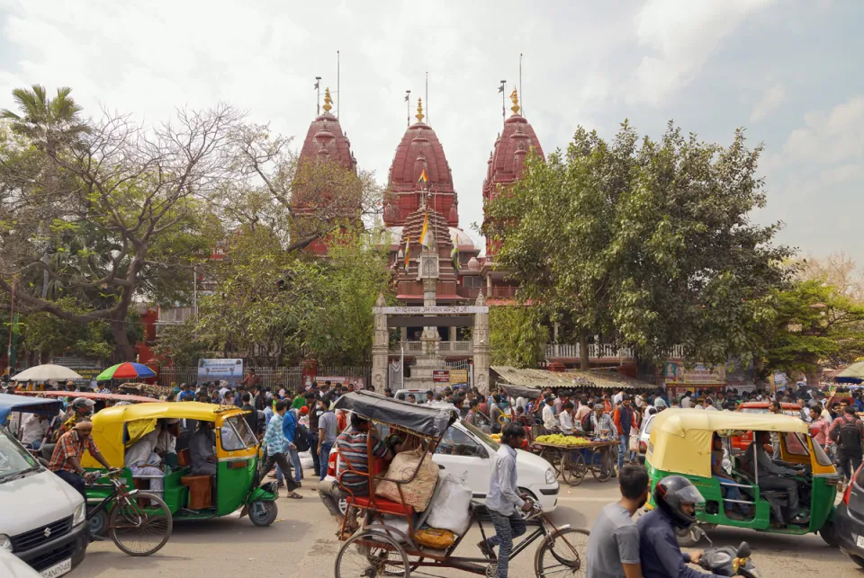 Sri Digambar Jain Lal Mandir, Ostansicht