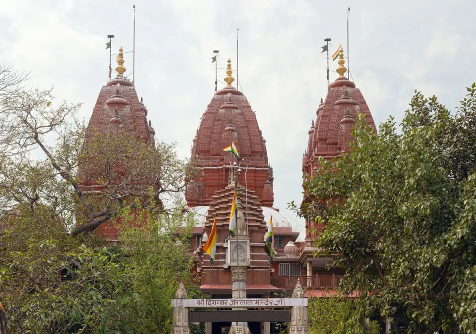 Sri Digambar Jain Lal Mandir, Shikharas