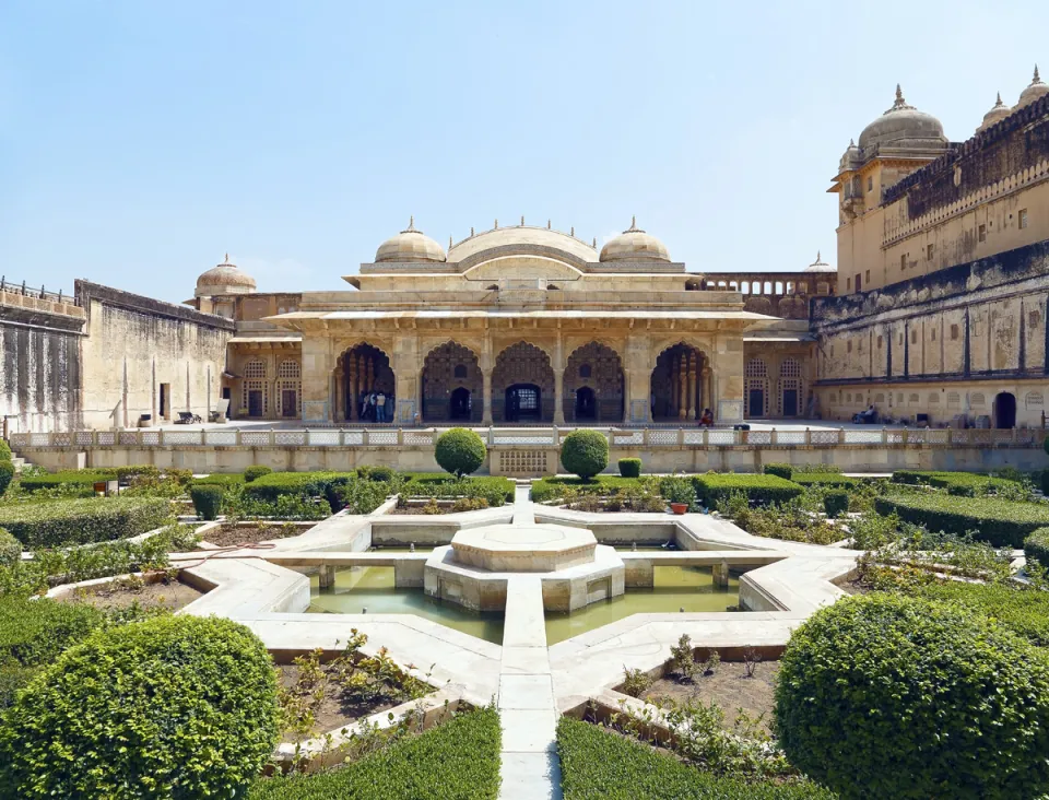 Fort von Amber, Jai Mandir, hinter dem Tschahar Bagh