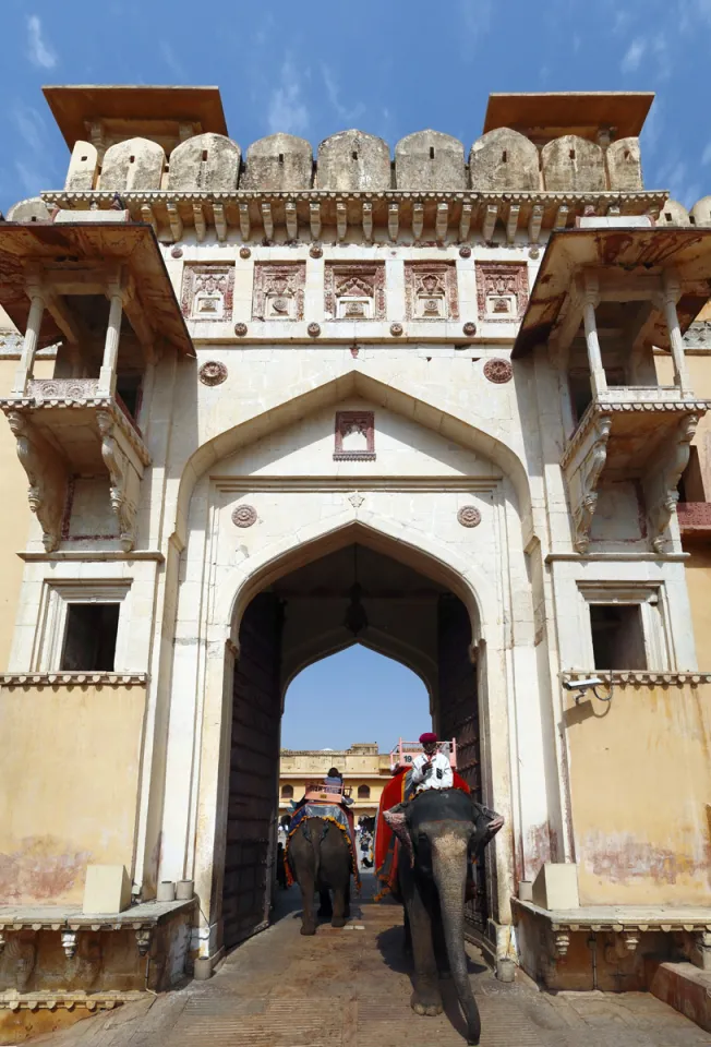 Fort von Amber, Jalebi Chowk, Sonnentor (Suraj Pol), außen