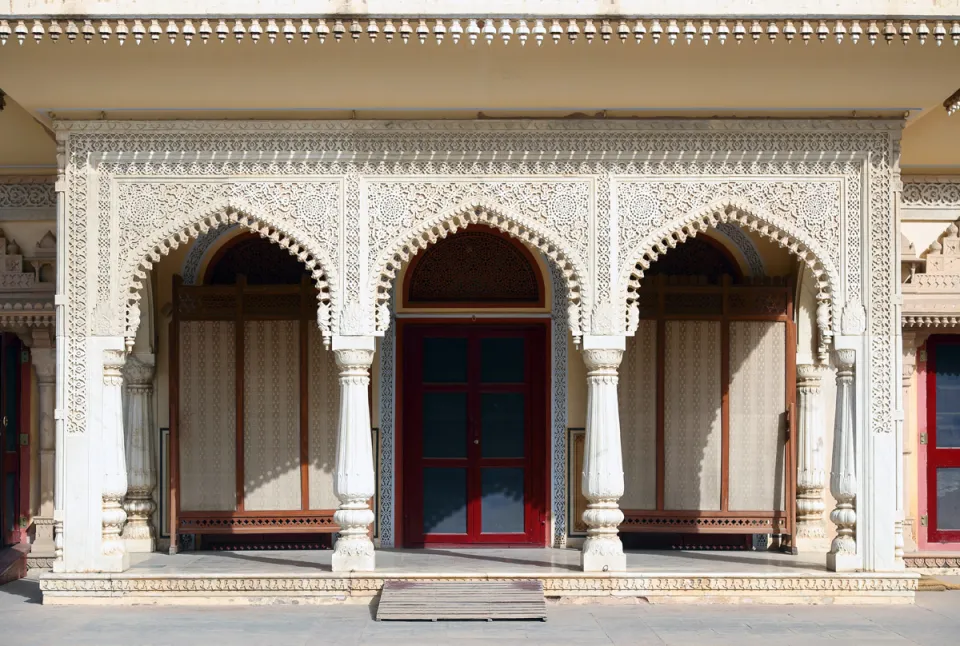 Stadtpalast von Jaipur, Mubarak Mahal, Portikus