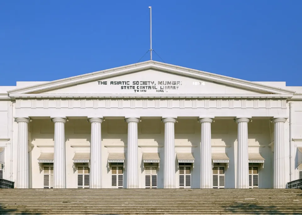 Gebäude der Asiatischen Gesellschaft von Mumbai, Portikus