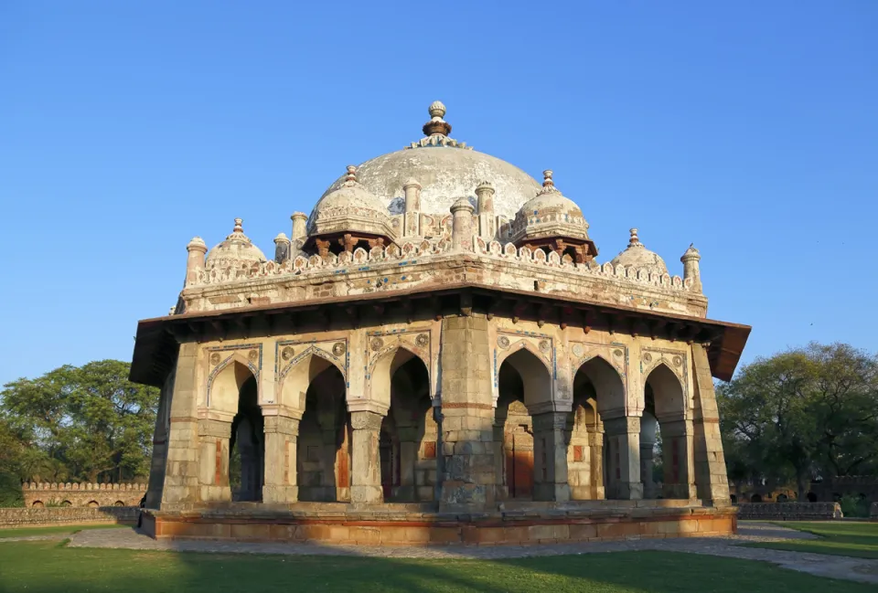 Isa-Khan-Mausoleum, Westansicht