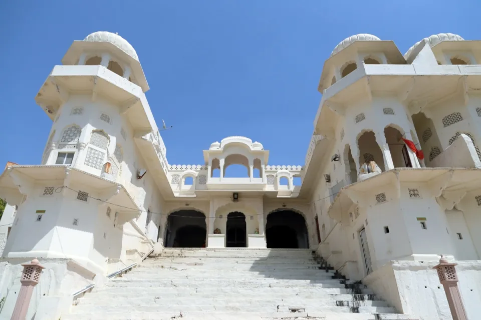 Indra Ghat, Westansicht