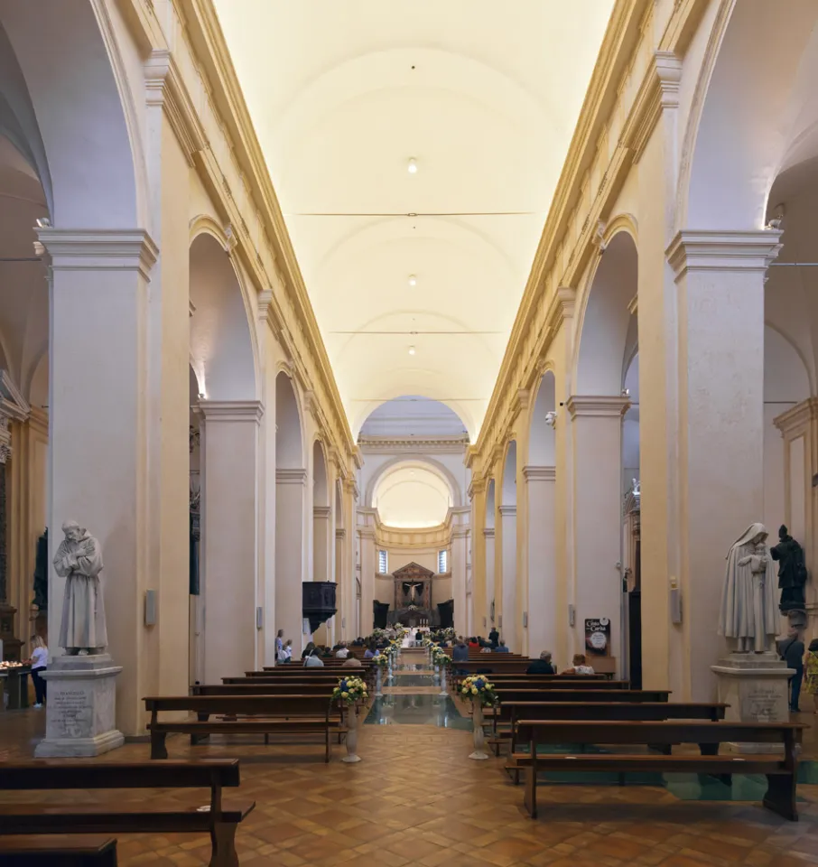 Kathedrale Sankt Rufinus, Mittelschiff